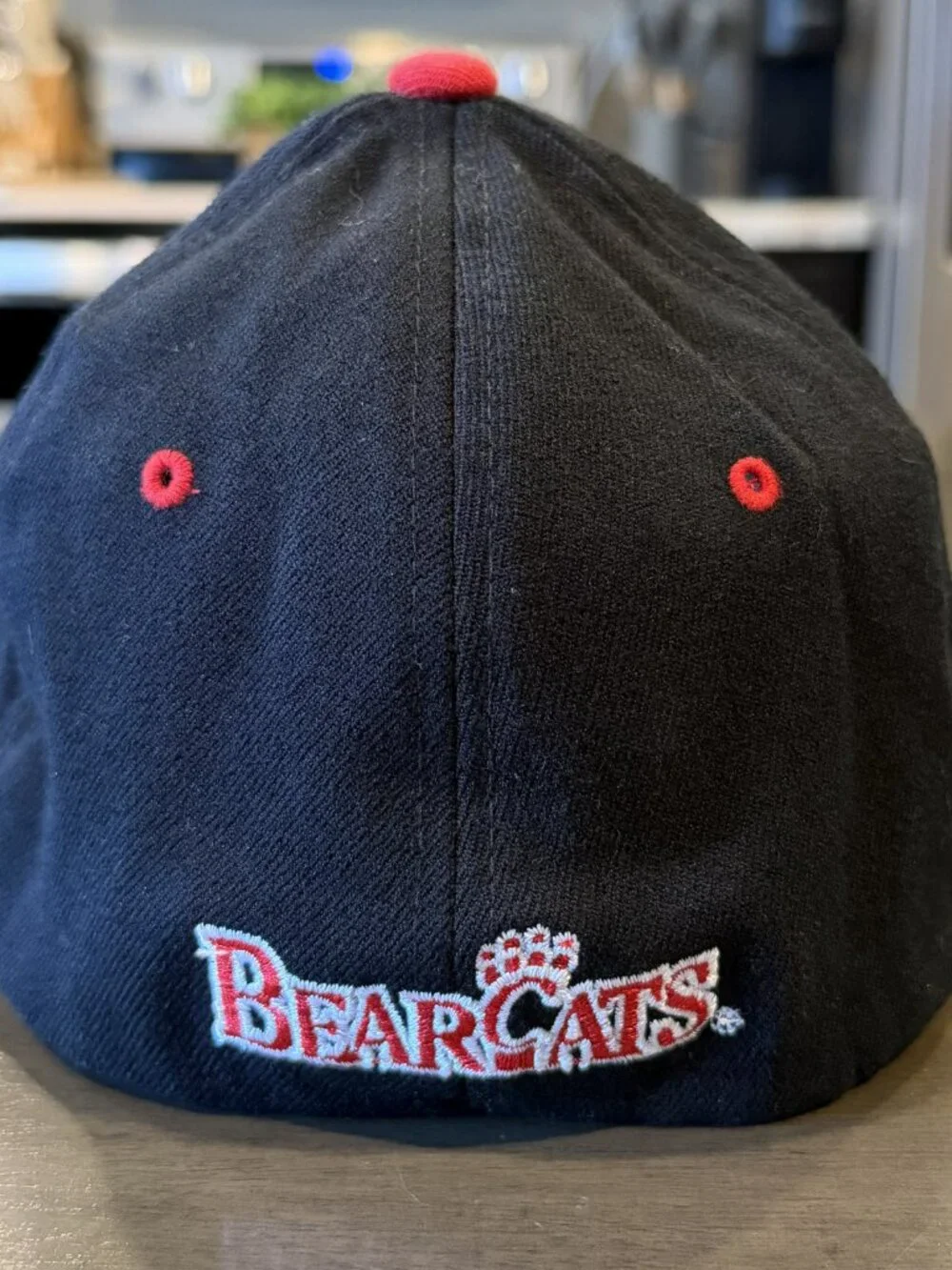 University of Cincinnati Bearcats Zephyr Black Red Hat M/L Fitted Cap